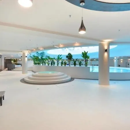 Hanza Tower 23 Pool & Jacussi & Sauna & Pool Appartamento *